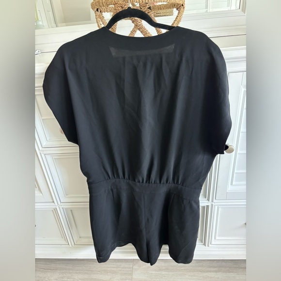 Diane Von Furstenberg Romper Womens Sz 14 Black Emerson V Neck Short Sleeve - Picture 3 of 4